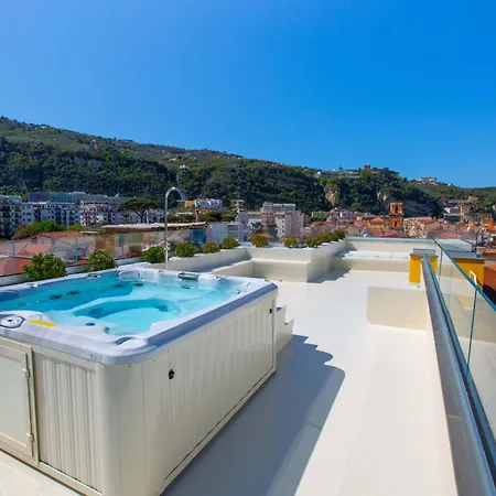 Feriehus - The Square Penthouse Sorrento