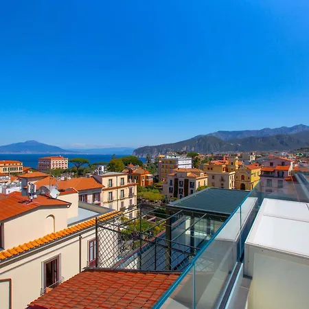 Feriehus - The Square Penthouse Sorrento