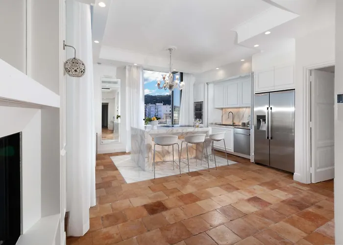 - The Square Penthouse Σορέντο