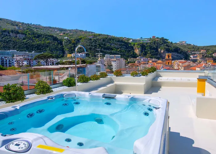 - The Square Penthouse Σπίτι διακοπών *