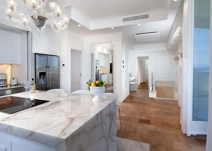 - The Square Penthouse Σπίτι διακοπών