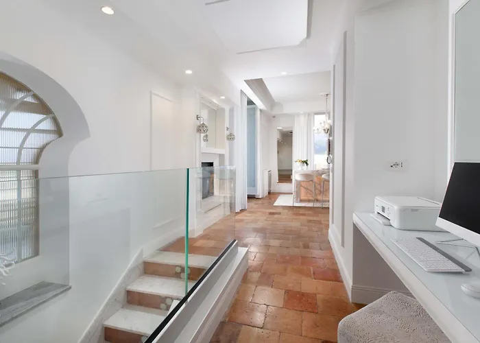 - The Square Penthouse Σπίτι διακοπών *