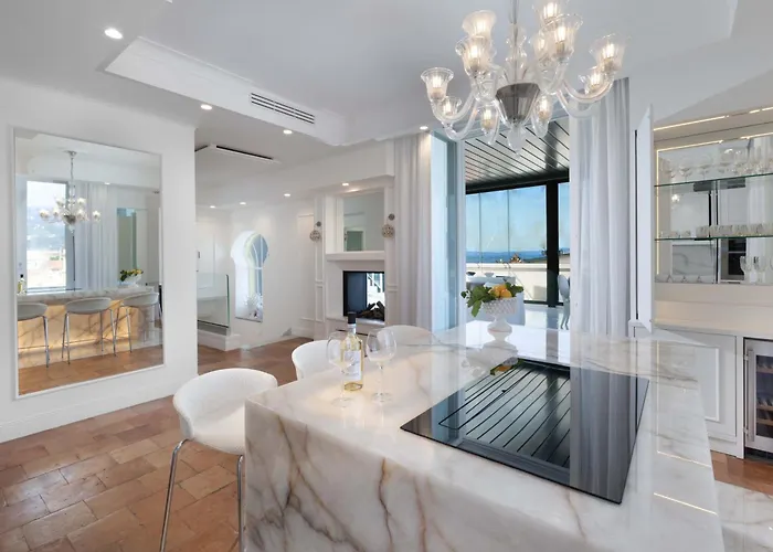 - The Square Penthouse Σπίτι διακοπών *