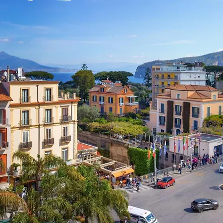 - The Square Penthouse Prázdninový dům Sorrento
