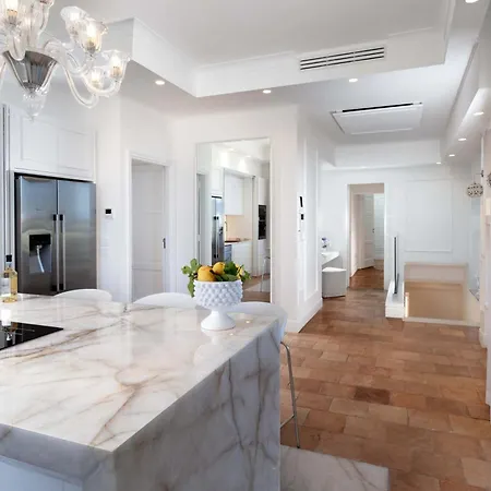 - The Square Penthouse Prázdninový dům