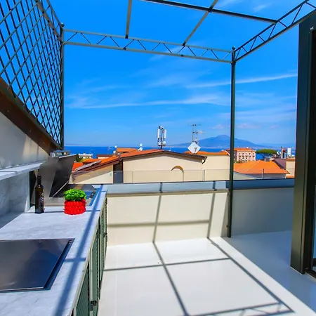 - The Square Penthouse Prázdninový dům Sorrento