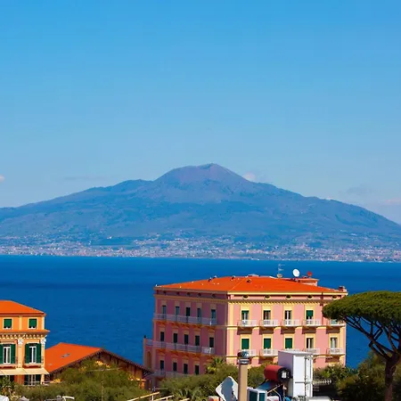 Prázdninový dům - The Square Penthouse Sorrento