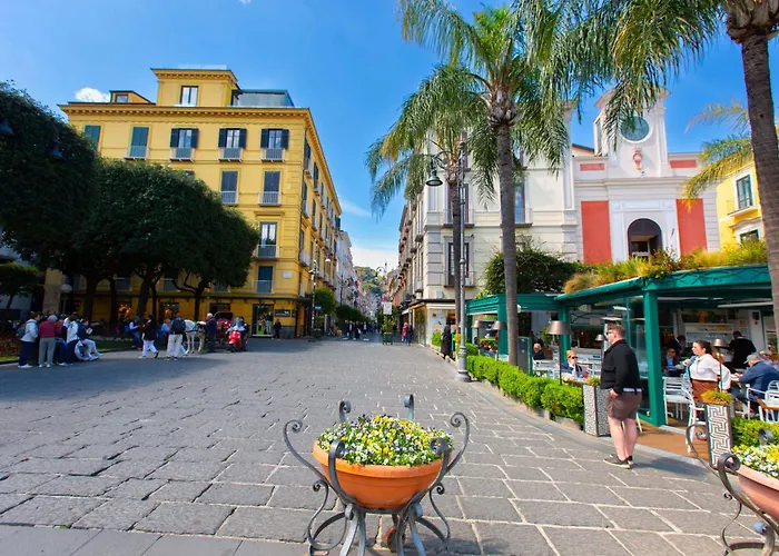 - The Square Penthouse Дом отдыха *