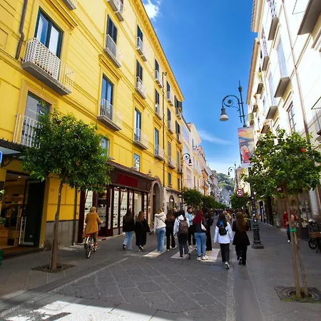 - The Square Penthouse Vakantiehuis Sorrento