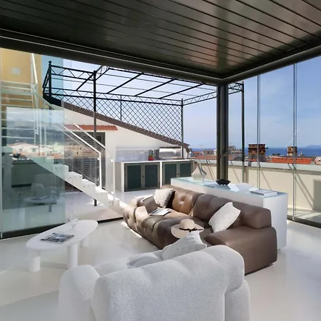 - The Square Penthouse Hébergement de vacances