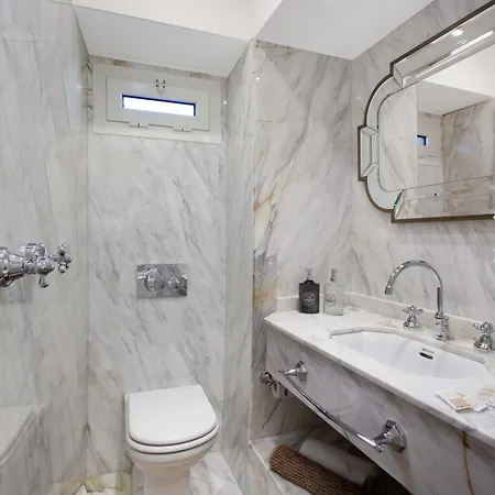 - The Square Penthouse Hébergement de vacances